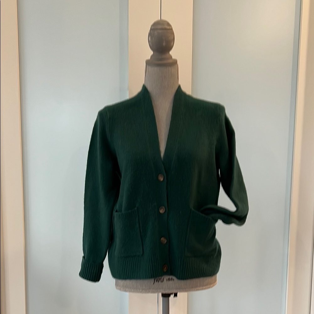 Forest Green Cardigan Sweater with V-neck and Long Sleeves